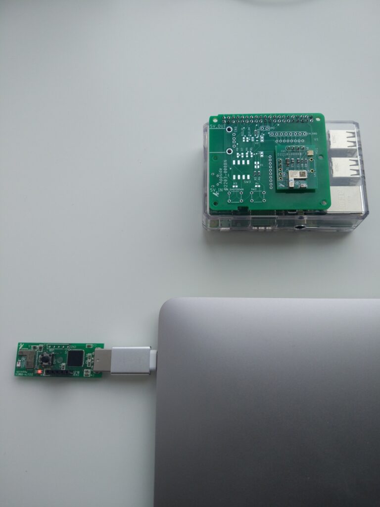 Raspberry PiにAPBLE001-PIを接続した図