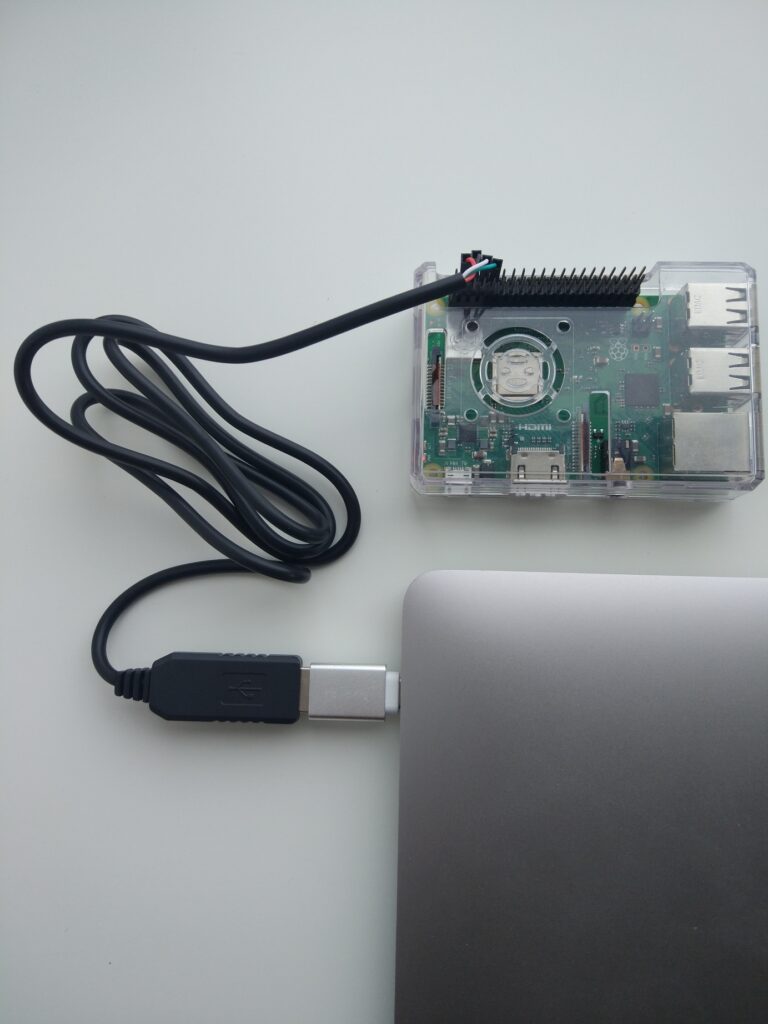 Raspberry PiとPCをシリアルケーブルで接続した図